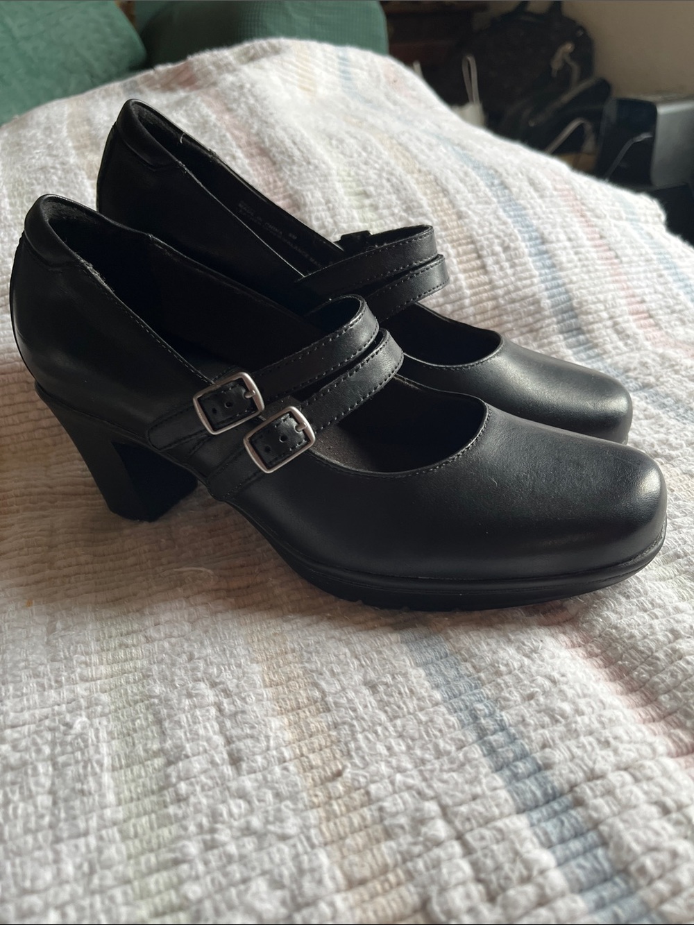 Gorgeous and comfortable Clark’s black calfskin leather pumps 8M